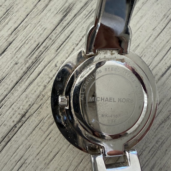 Michael Kors 4167 Women’s Silver Bangle Watch with Interchangeable Bezels - Picture 4 of 4